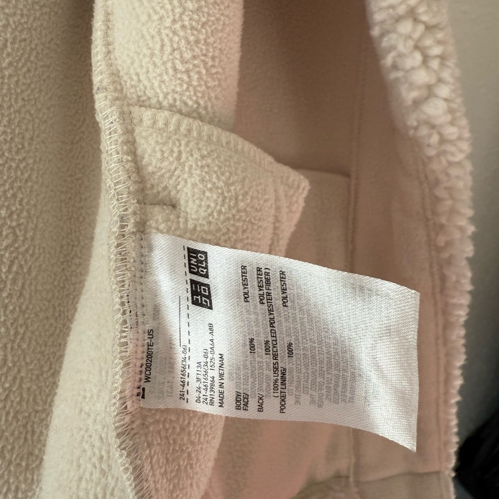 ❗️SOLD❗️Uniqlo Cream Teddy Jacket - Picture 9 of 9